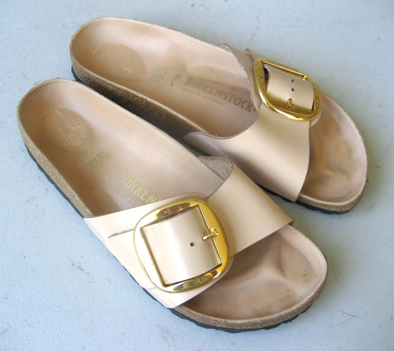 BIRKENSTOCK Madrid Big Buckle Leather Beige Sandals Size 40 / 9 N EXCELLENT