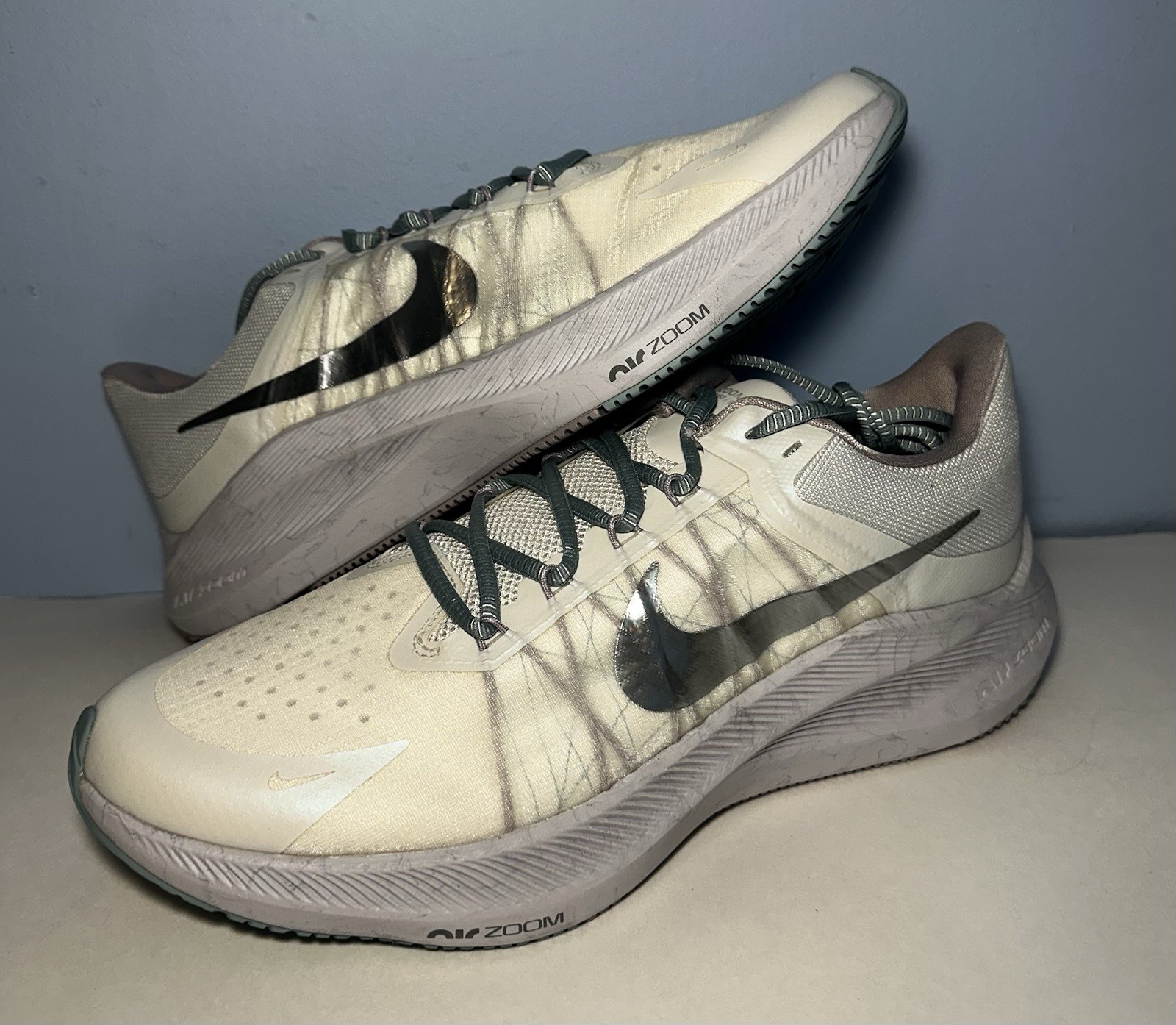 Nike Winflo 8 Premium Sneakers Womens Size 12 White & Silver Fabric DA3056-002