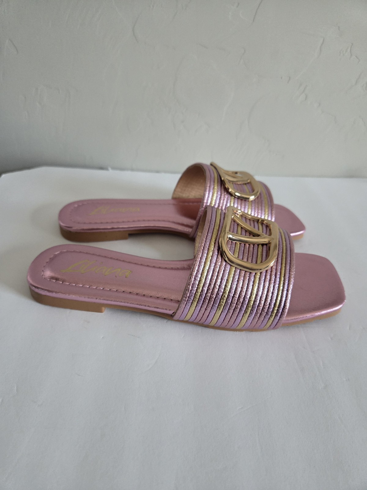 LILIANA Women’s Pink/Gold Logo Buckle Slide Slip-On Sandals Synthetic US 5.5