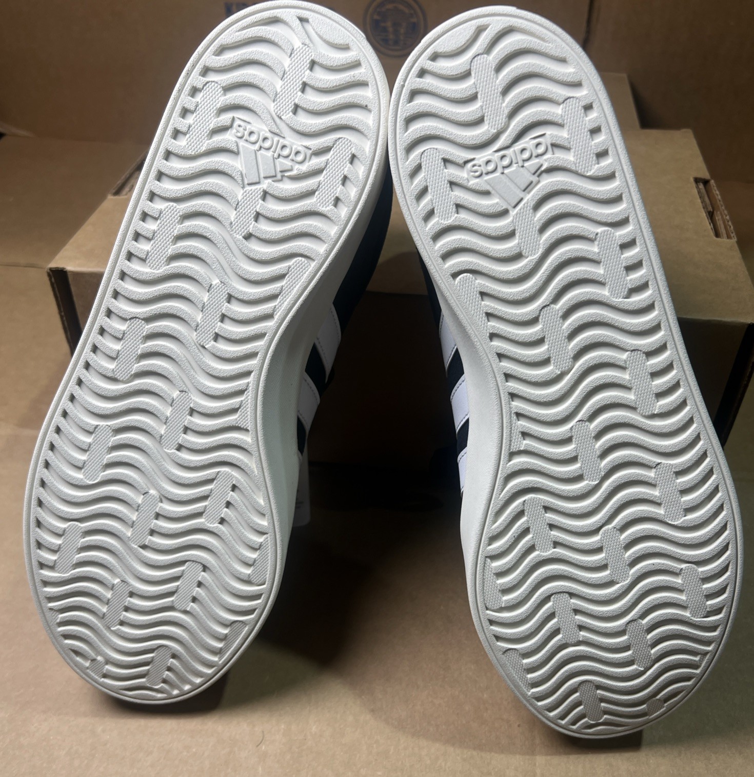 Woman’s Fashion Sneakers adidas Athletic & Sneakers Sz 10