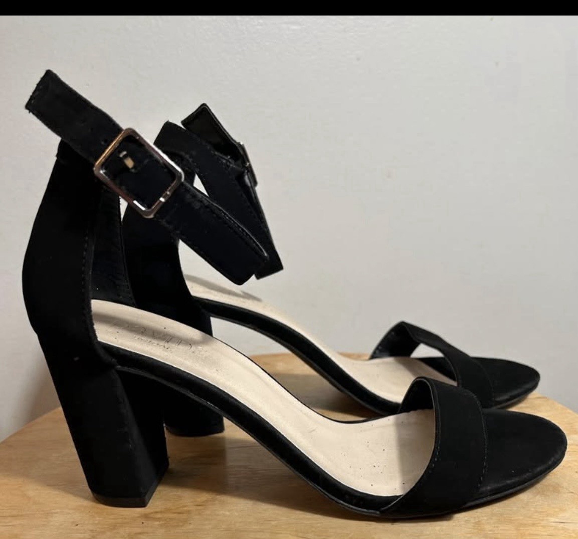David’s Bridal Black Faux Suede Strappy Block Heel Ankle Strap Formal Shoes 8