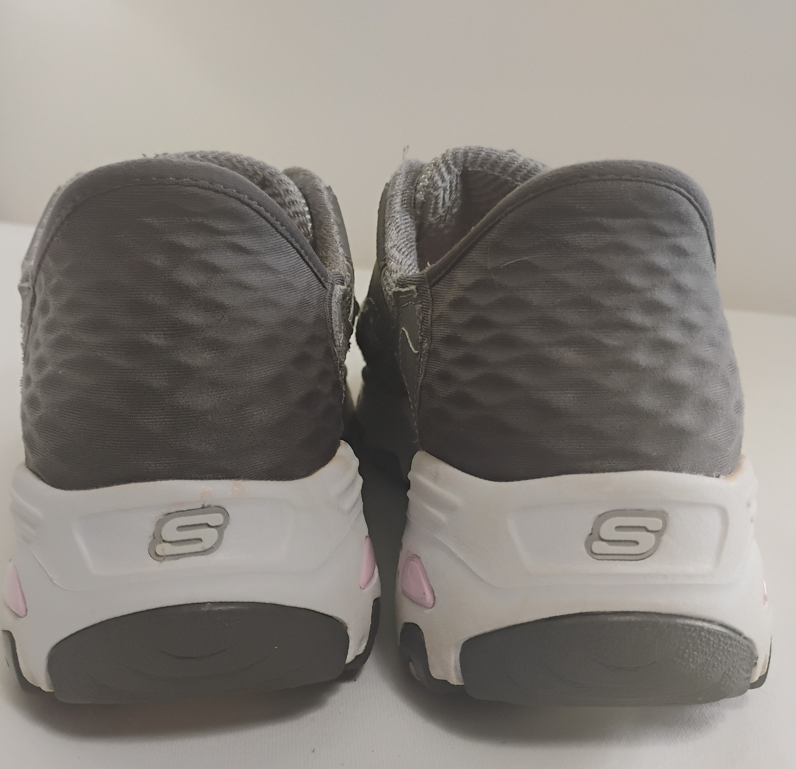 ​SKECHERS Hands Free Slip Ins DLites Wide Fit 7.5 Women Grey Memory Foam Sneaker