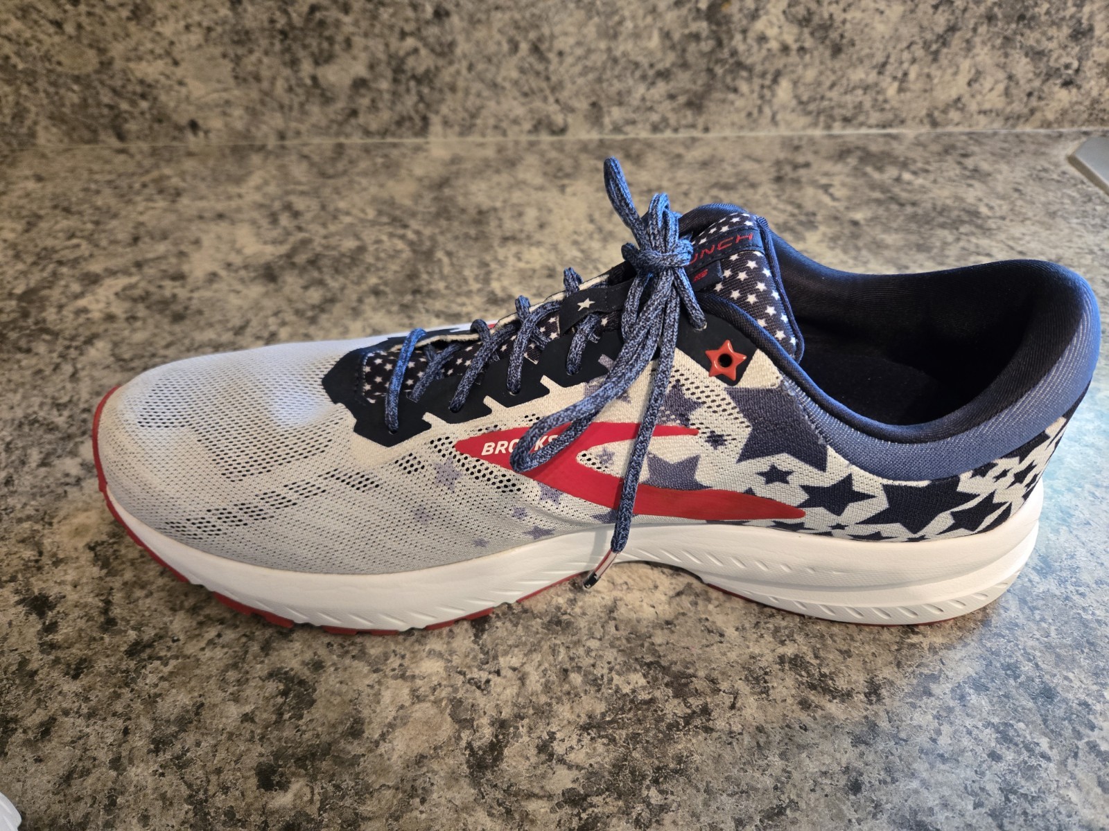 Brooks RED WHITE & BLUE Stars/Stripes Launch 6 Mens US sz 13. NEAR MINT!!!!
