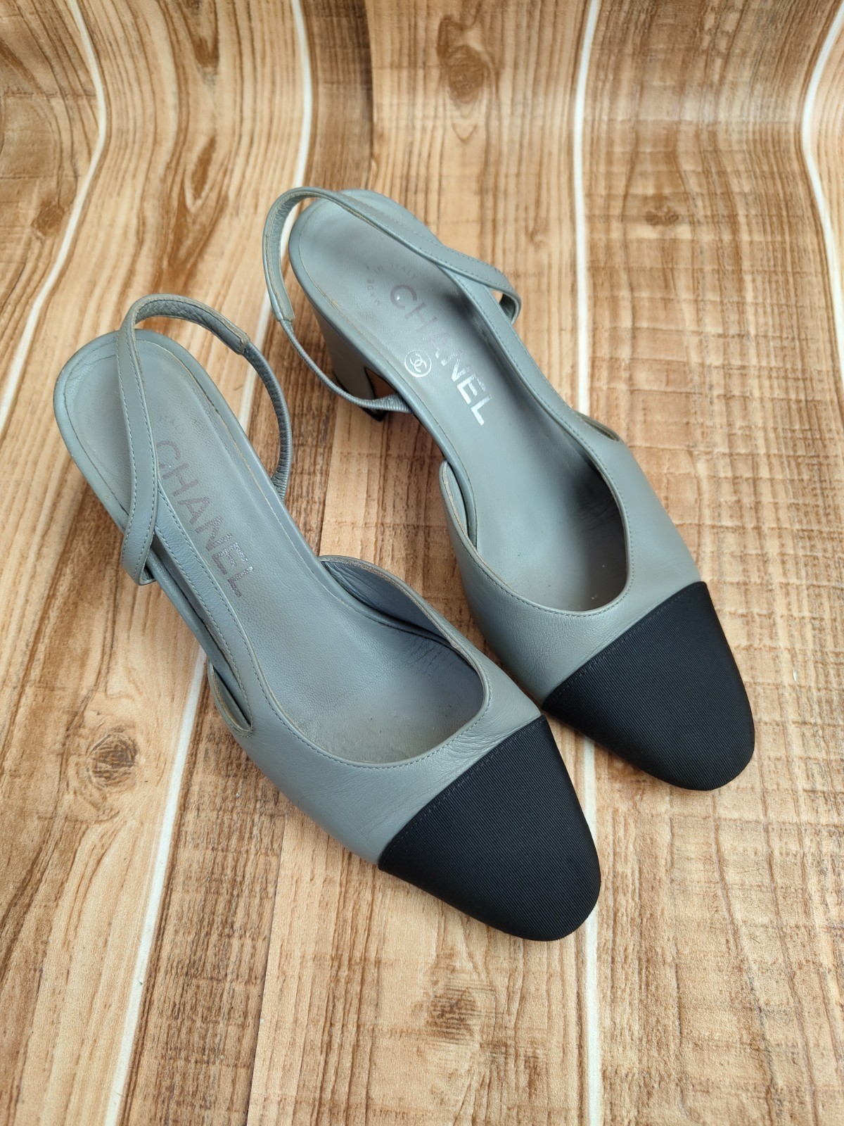 CHANEL Slingback Grosgrain CC Cap-toe Grey Leather Heels EU 36 US 6