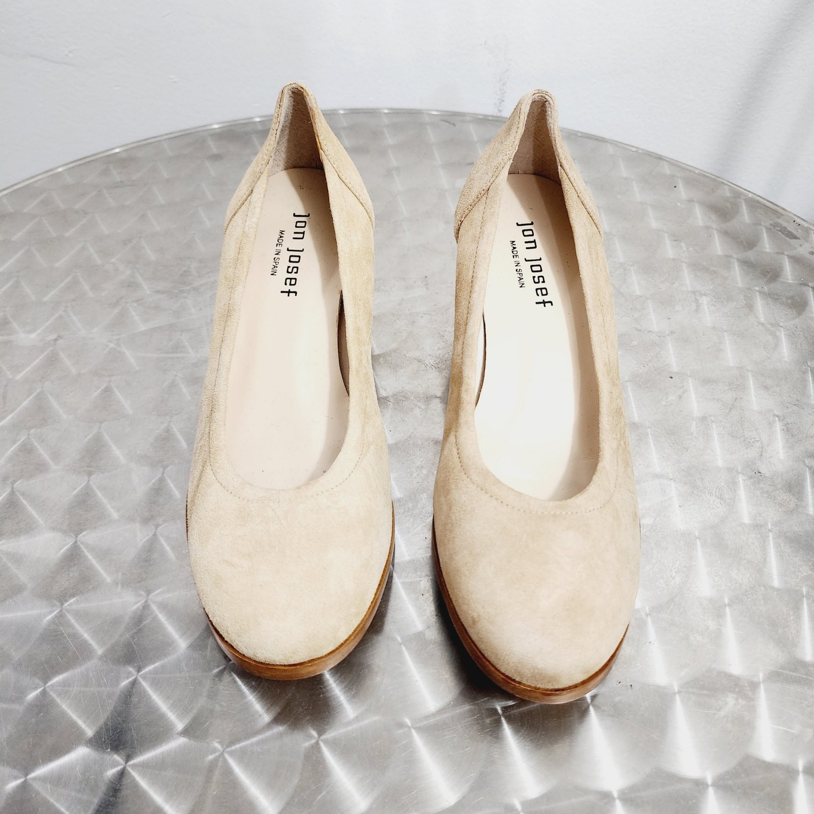 Jon Josef Damas Cashew Suede Pumps Round Toe Court Heels Shoes NIB Womens Size 6