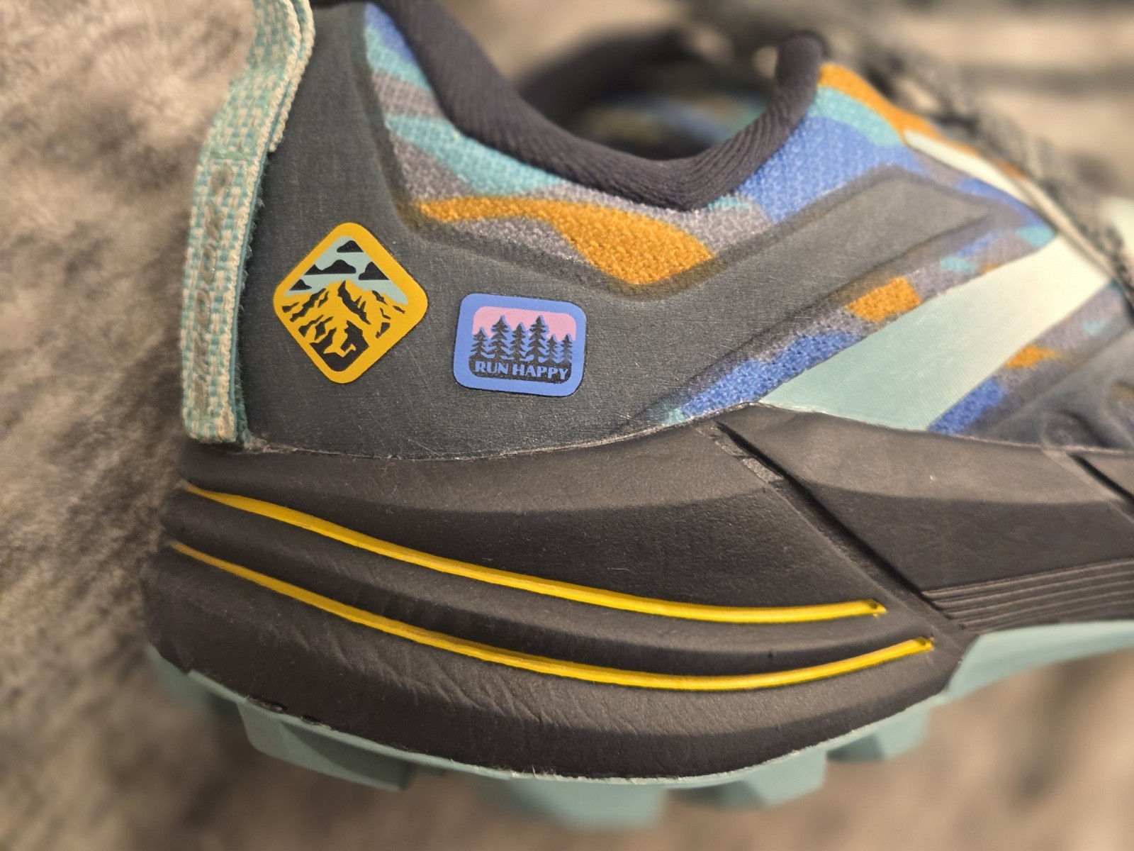 Brooks Cascadia 16 Trail Running Shoes Limited Edition Eclipse/Marina Womens 7.5