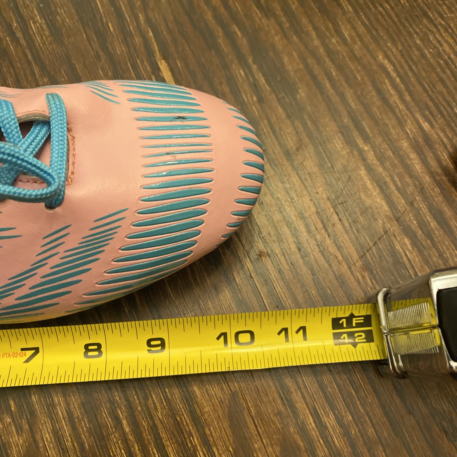 EUC Size 40 / Women’s 8.5-9 / Men’s 7 LEOCI Pink Blue Firm Ground Soccer Cleats