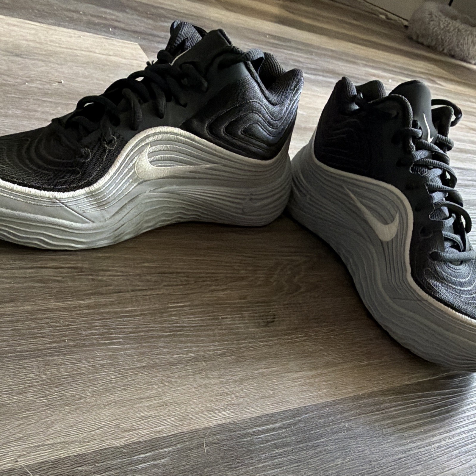Nike Women’s Mid Top Basketball Sneakers Lace-Up Black/Gray IH1155-005