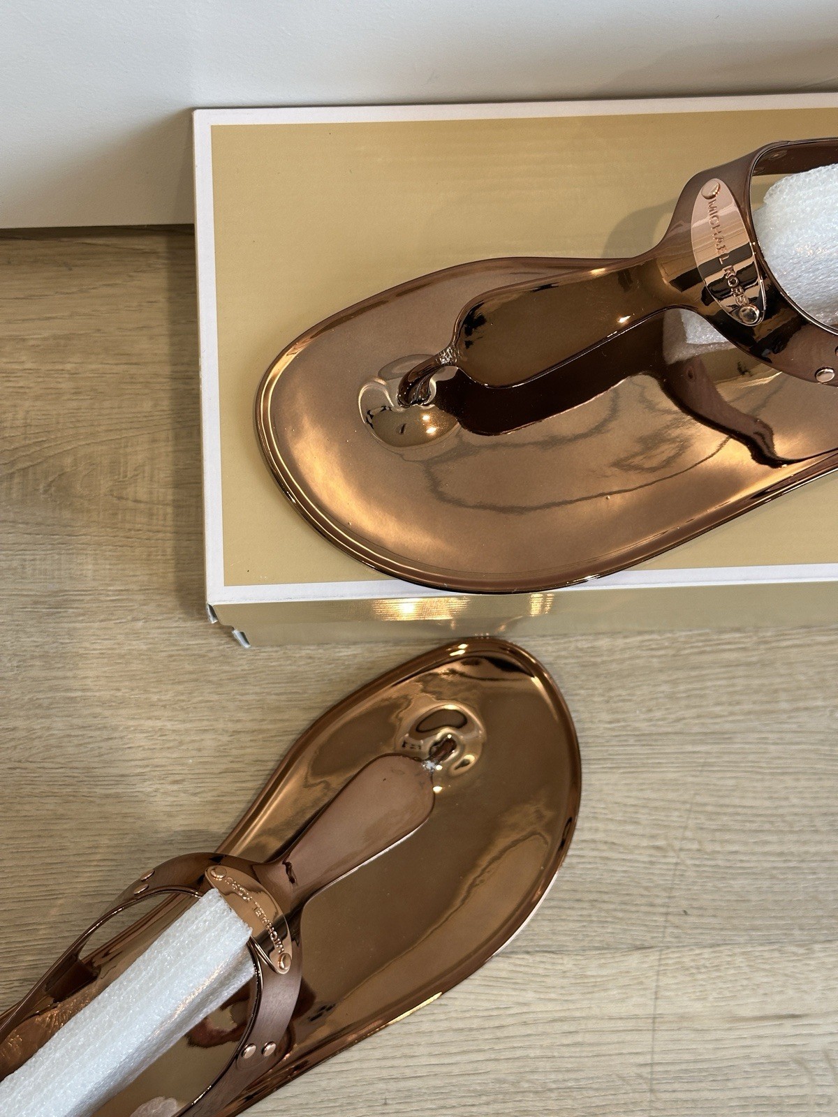 *RARE* MICHAEL KORS “MK Plate Jelly” Copper Rubber Flats Thong Sandals – Size 8M