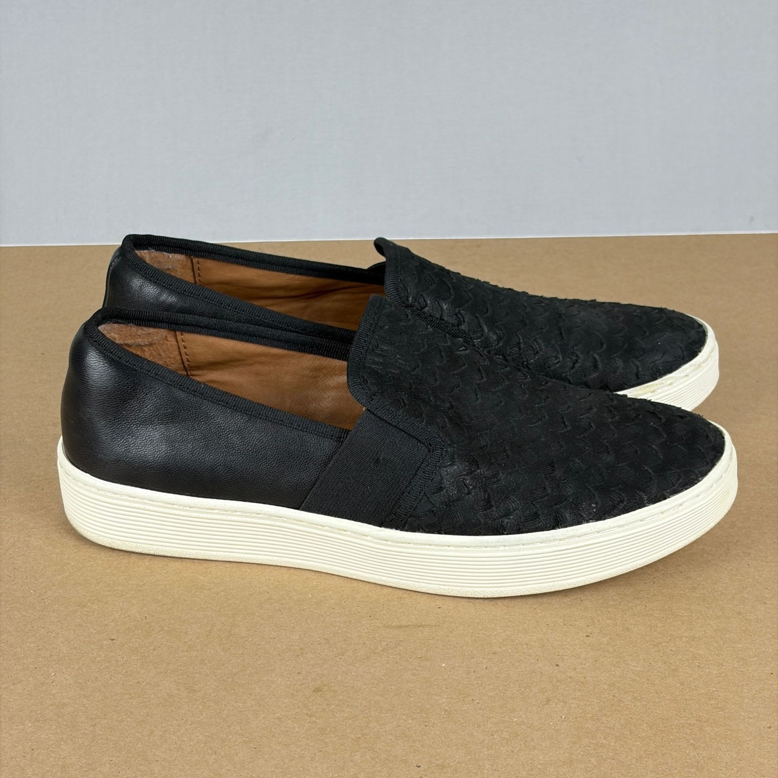 Sofft Somers III Slip On Sneakers Womens 9 Black Leather Textured Casual Comfort