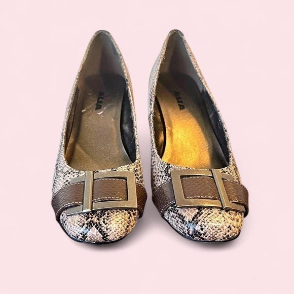 Alia snake print kitten heels with gold buckle detail 🐍✨