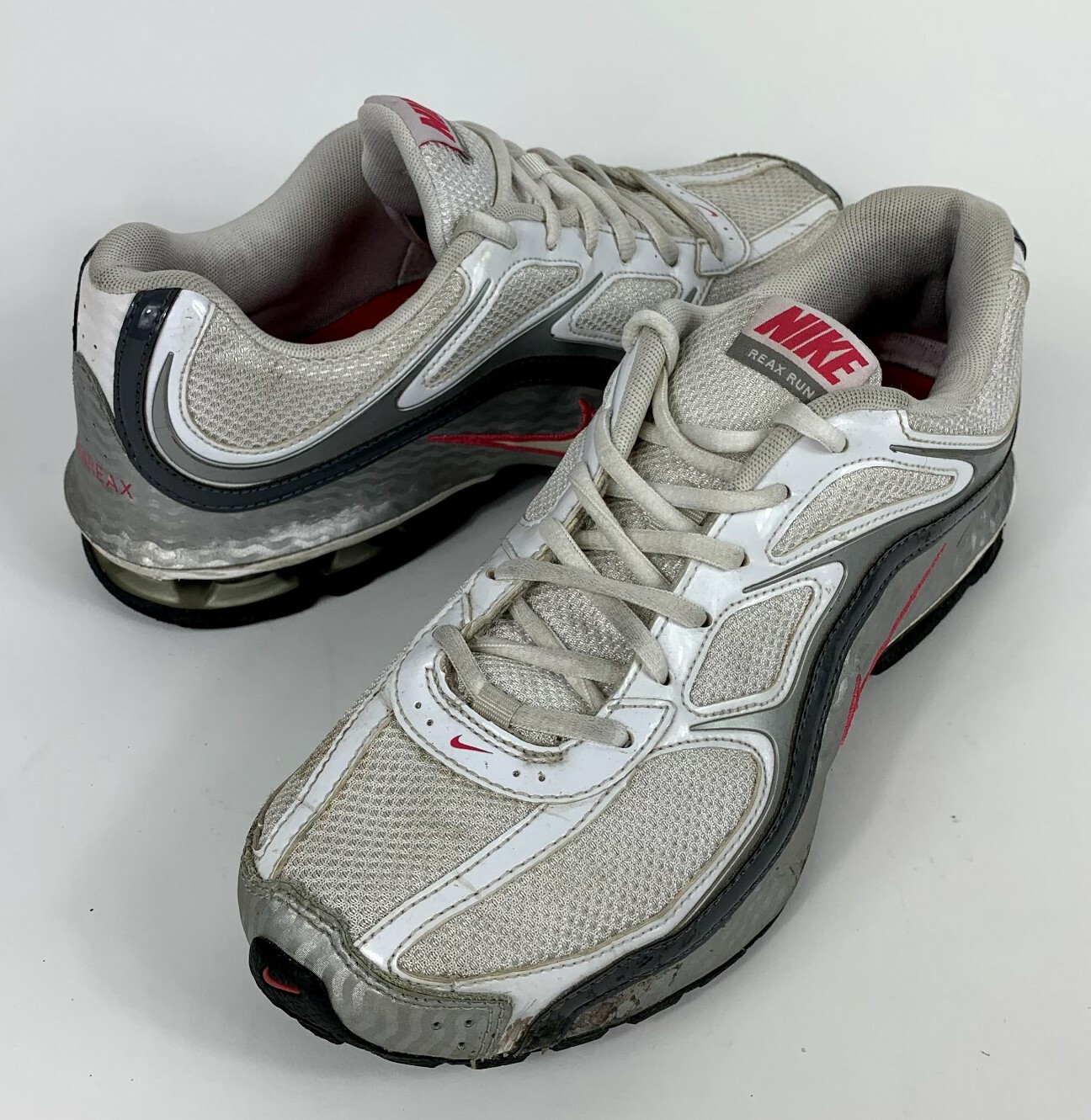 Size 10 – Nike Reax Run 5 White Metallic Silver. Great Condition.