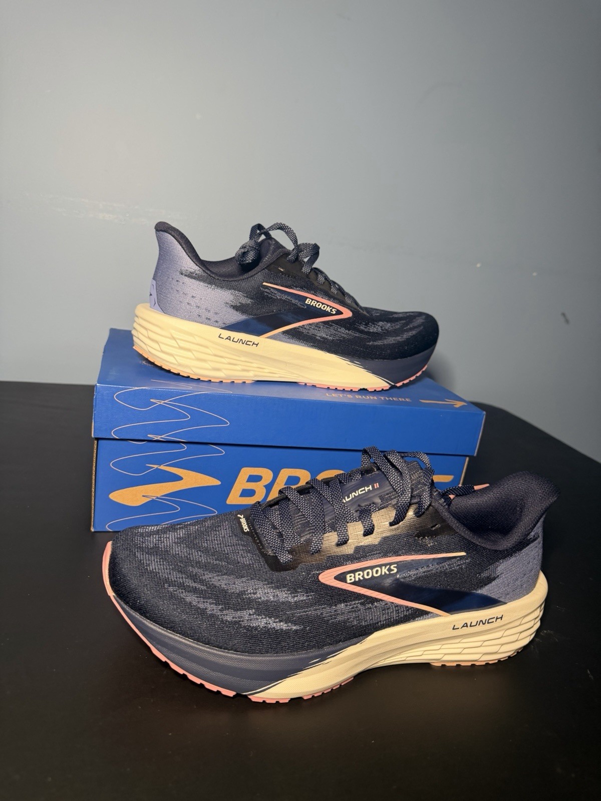 Brooks Launch 11 Peacoat/Blue/Peach Woman’s 9.5. Model 120439 1B 483