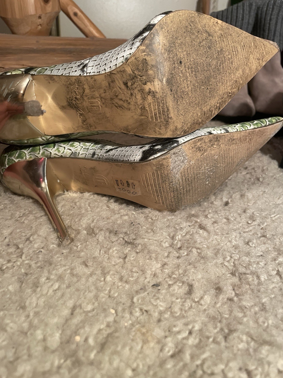 Women’s alligator style green classy & sexy leather (faux) heels USA size 7