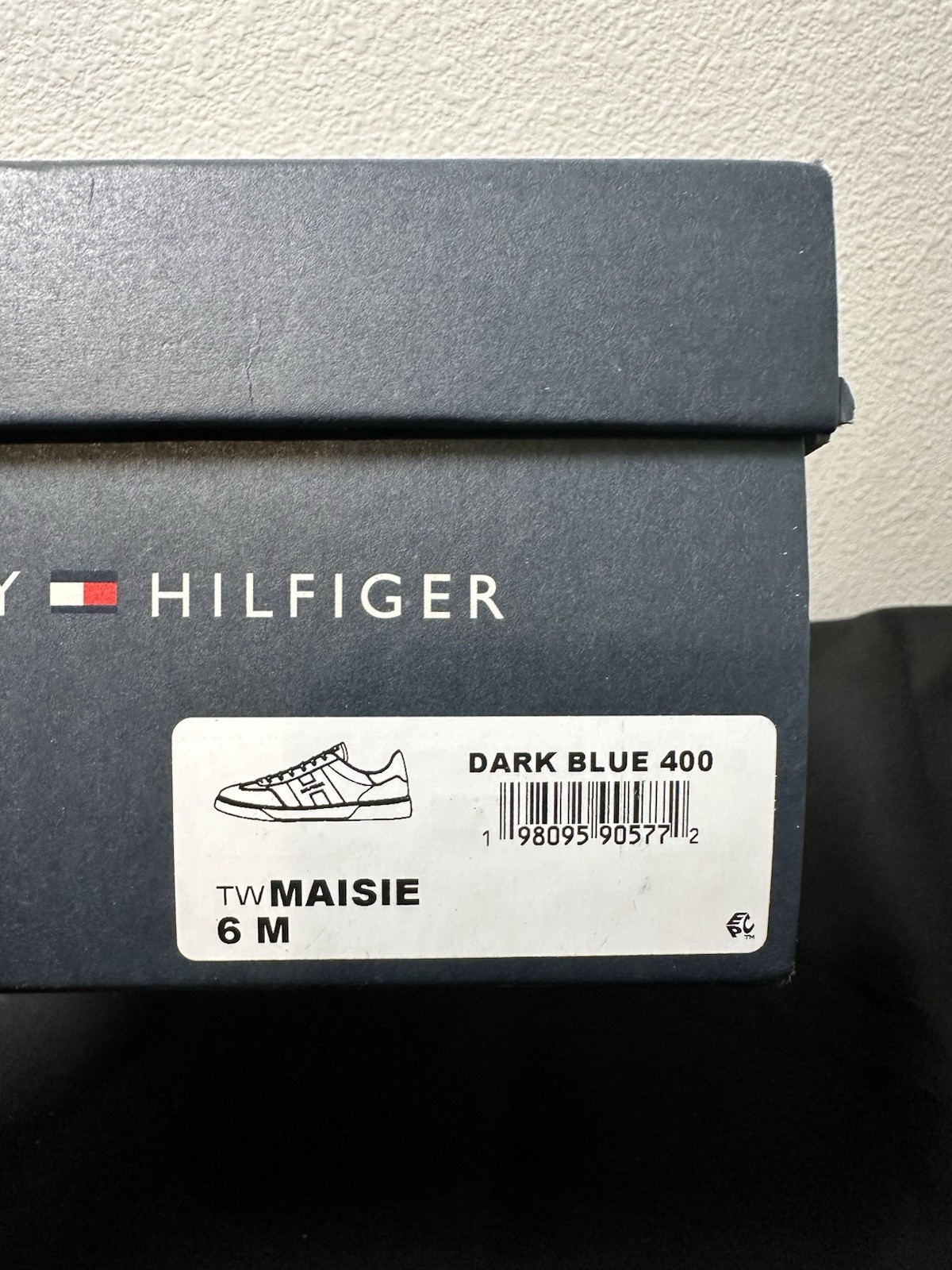 Tommy Hilfiger Women’s Maisie Sneakers Navy White Lace-Up Low Profile 6 New