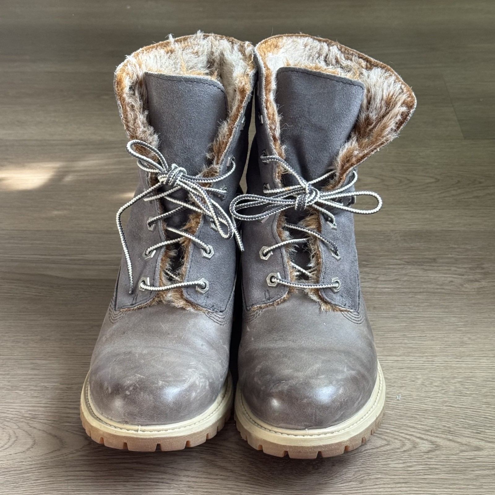 Timberland brown fur lined lace up brown boots women size 8