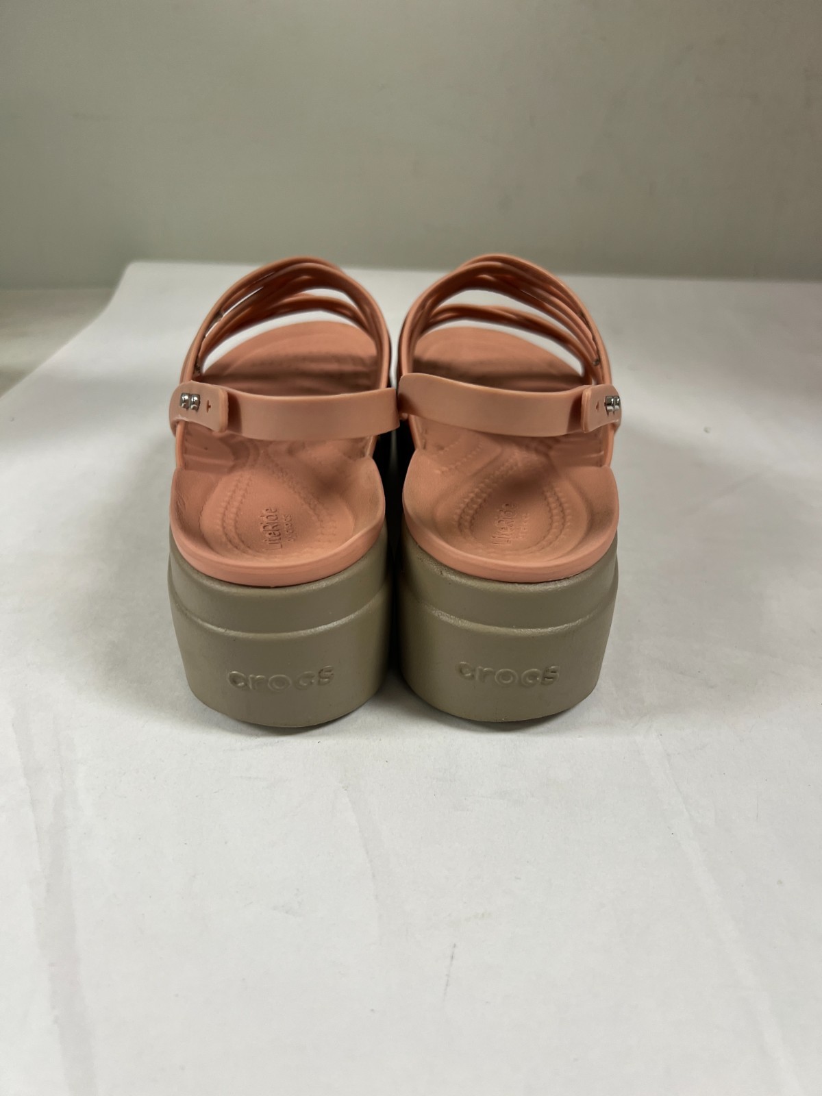 Crocs Women’s Brooklyn Strappy Sandals Salmon SZ 6 206751