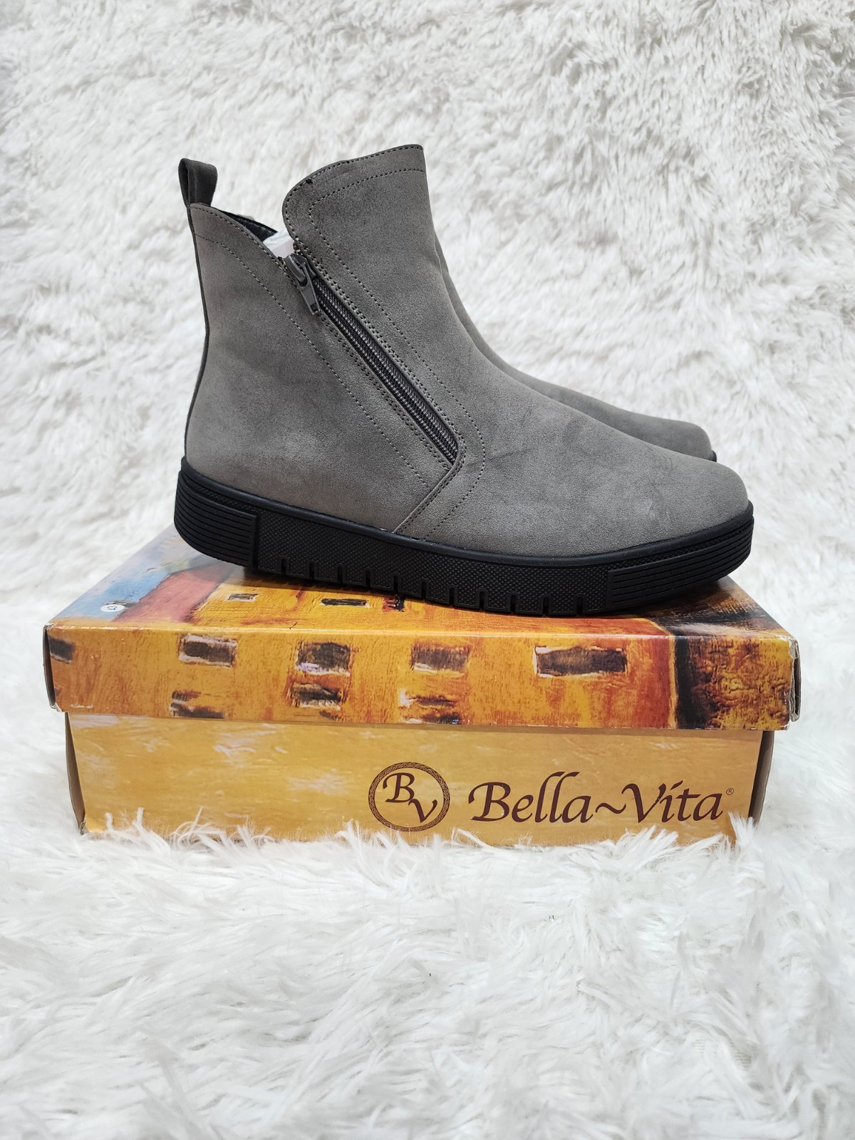 Bella Vita Womens Gray Suede Ankle Boots Oakley Size 11