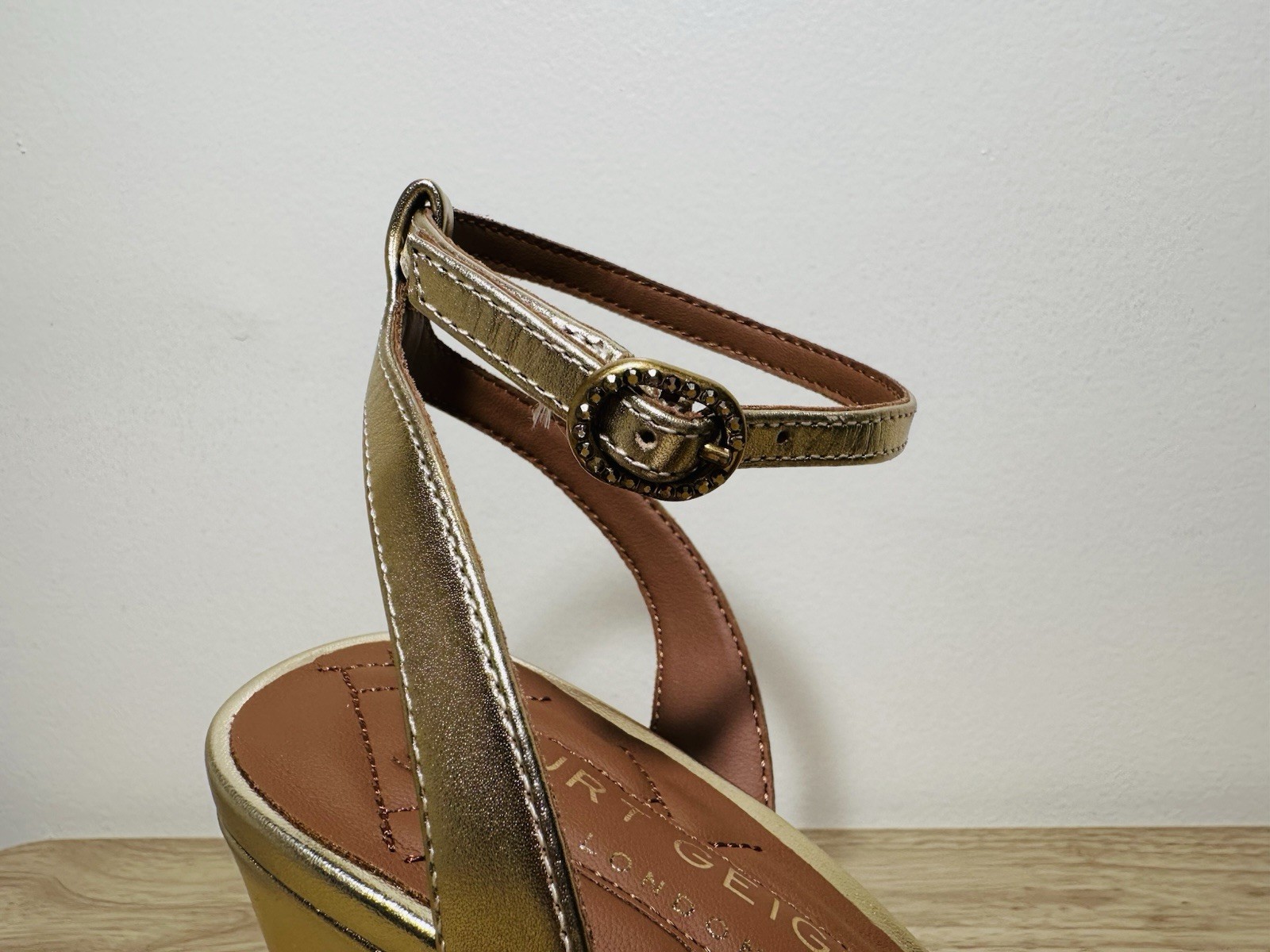 Kurt Geiger London ankle strap logo heeled shoes metallic gold NWOB 9.5 (40.5)