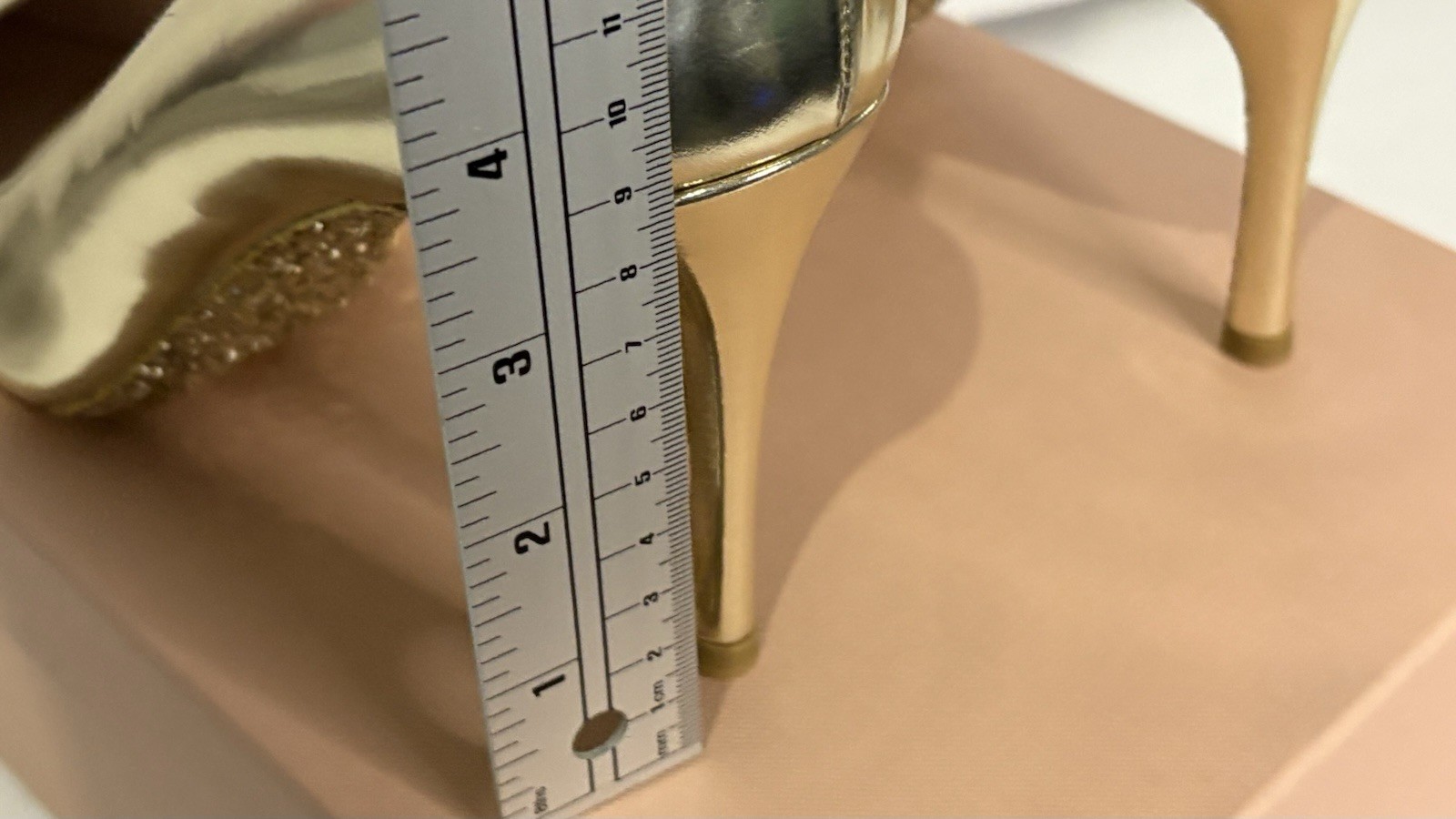 NWT MIU MIUGold Lame Leather GlitterPumps Women’s Size EU 40. US 10-9.5
