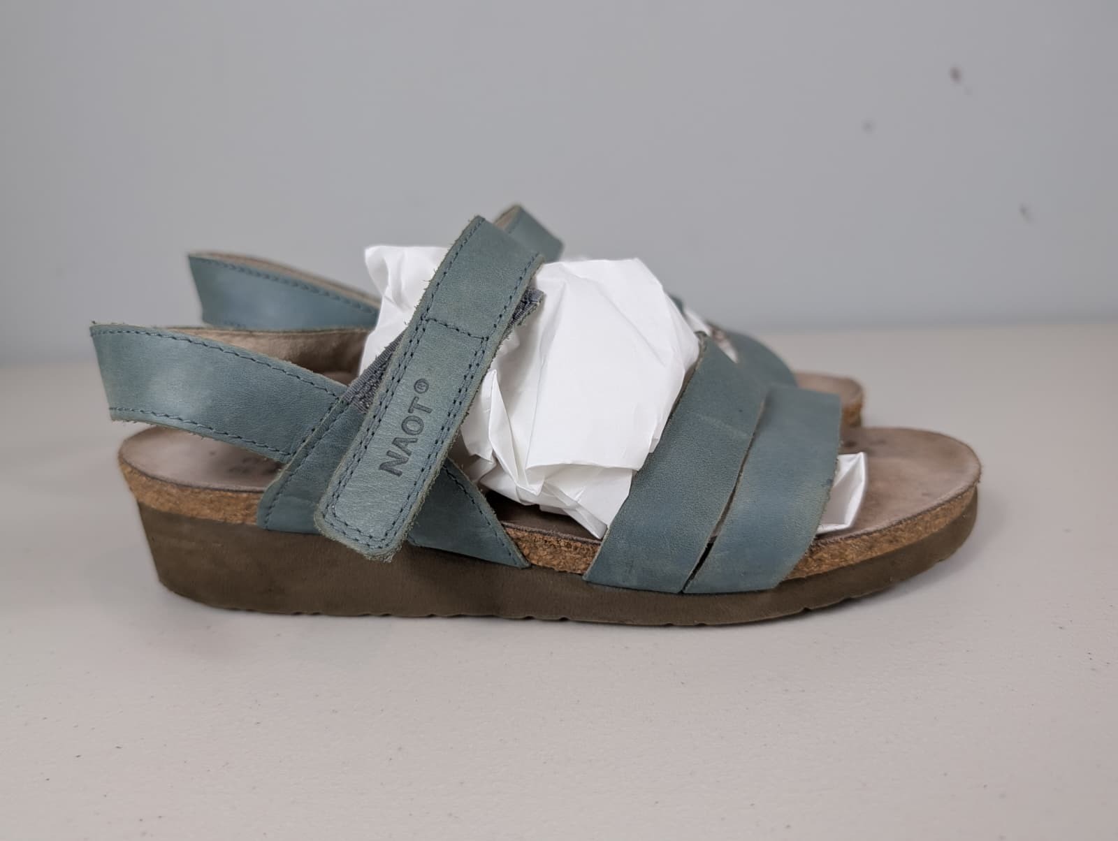 Naot Women’s Kayla green leather sandals size 8
