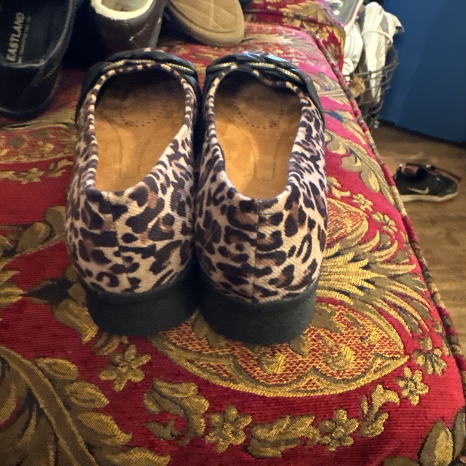 Baretraps Aurora Shoes 8.5 Leopard Corduroy Memory Foam Twist Toe Wedge BOHO Mom