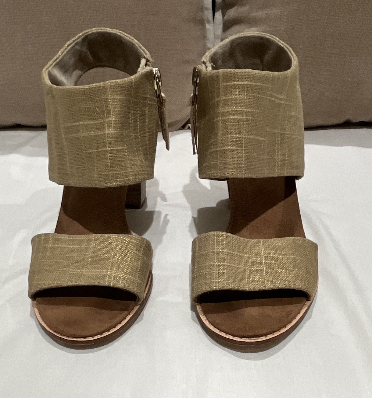 TOMS Majorca Cutout Sandal Natural Yarn Gold Metallic Block Heel Zipper 7.5 NWT
