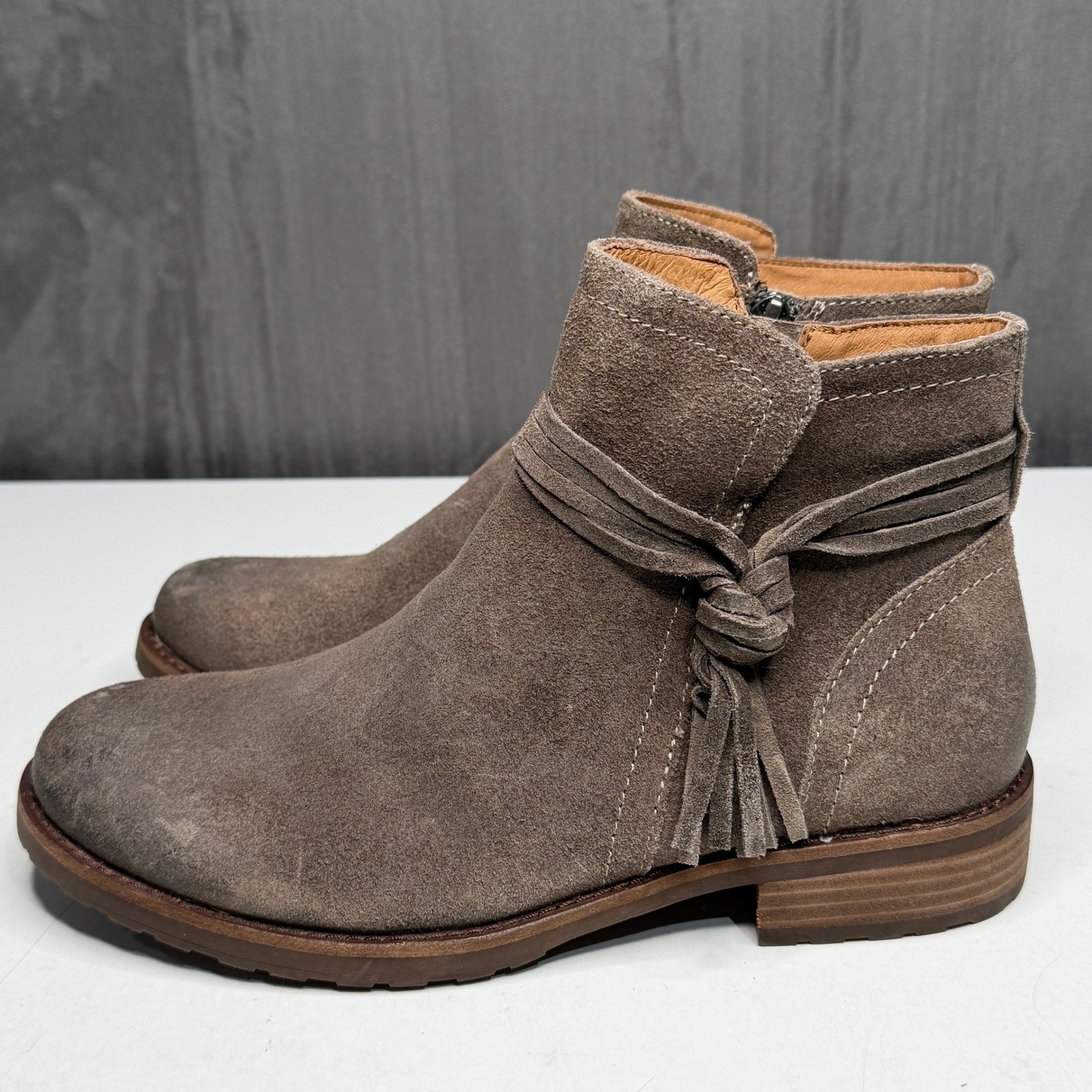Sofft Aqua Blake Ankle Boots Womens 8 Taupe Grey Suede Waterproof Tassel Zip New