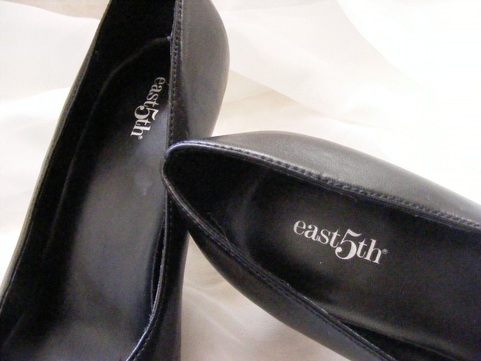 EAST 5TH BLACK PUMPS, Reptile Print Classic solid Snip Toe Shoes 8M