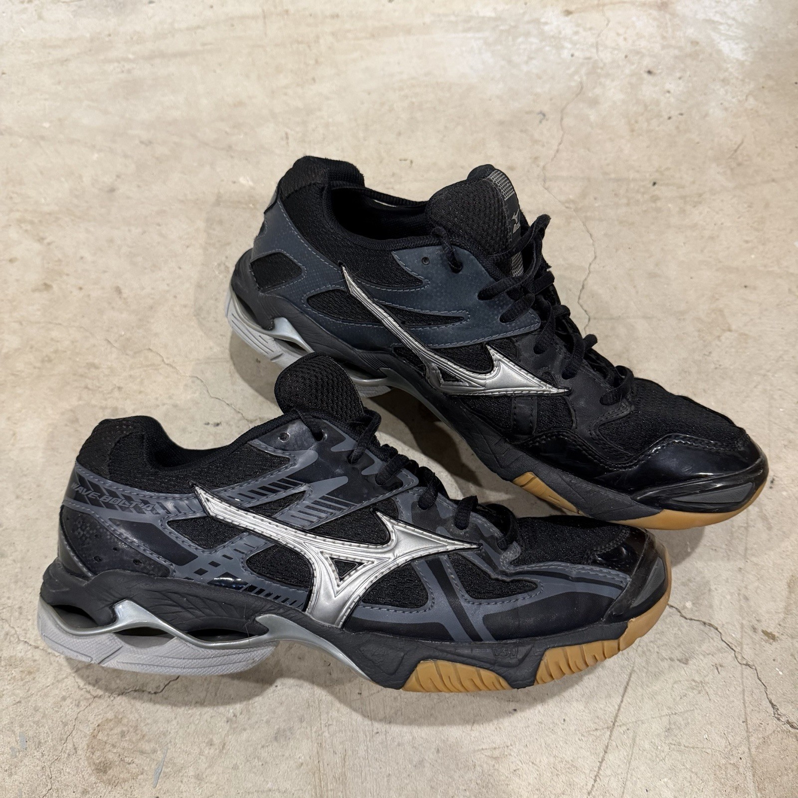Mizuno Womens Wave Bolt 4 Volleyball Shoes , Black/Silver, 9.5 US