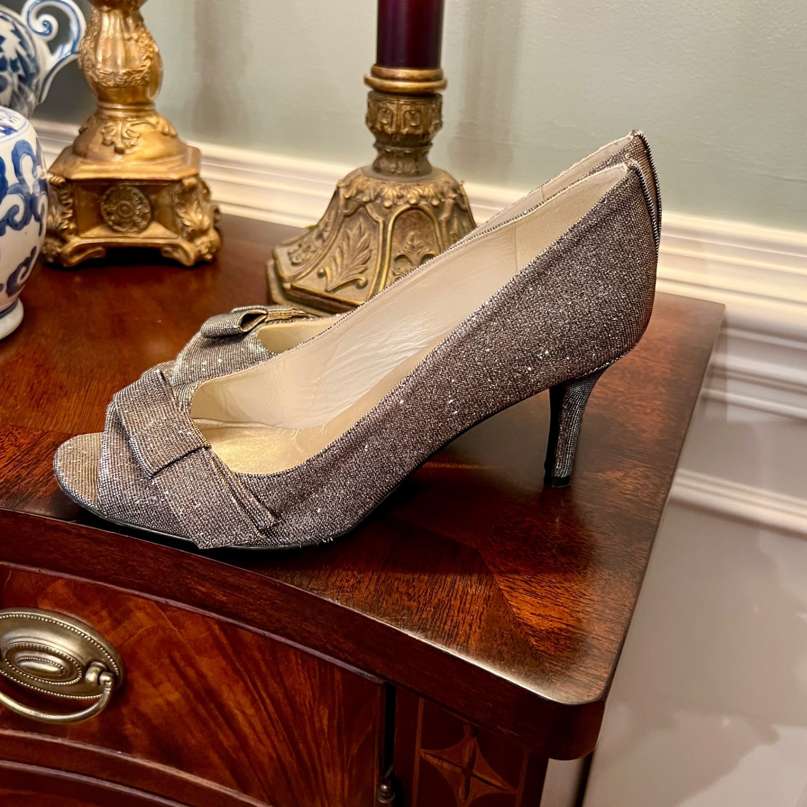 EUC Stuart Weitzman Silver Bronze Pyrite Nocturn Bowover Open Toe Pump Heels 9 M