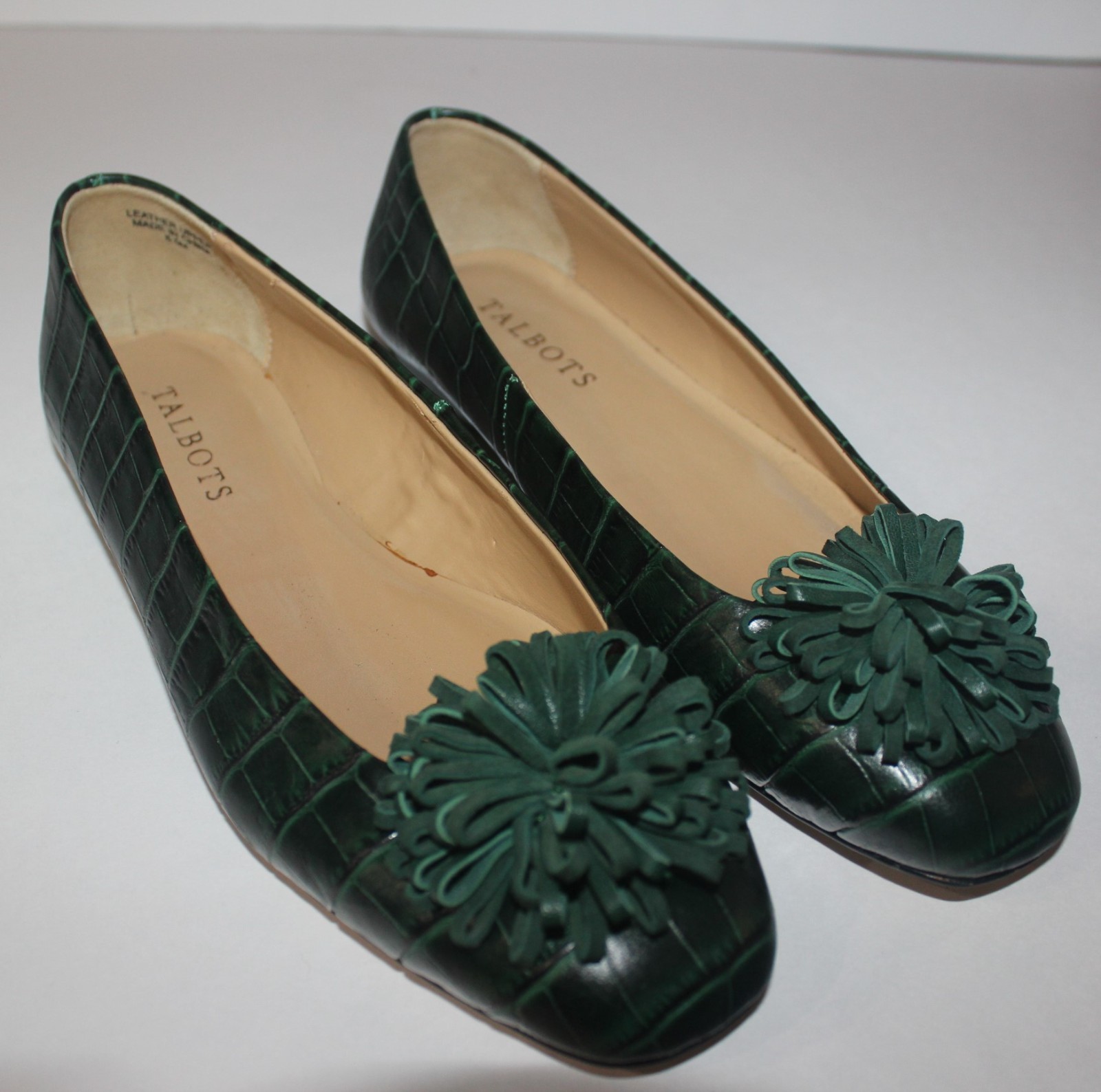 Talbots STELLA Pom Pom flats in green embossed croc leather Womns Sz 6.5