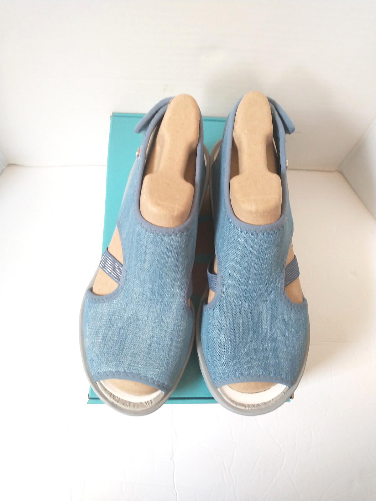 BZEES Dream ~Size 9W~ WIDE WIDTH Ankle Wedge Sandals Machine Washable Denim Blue