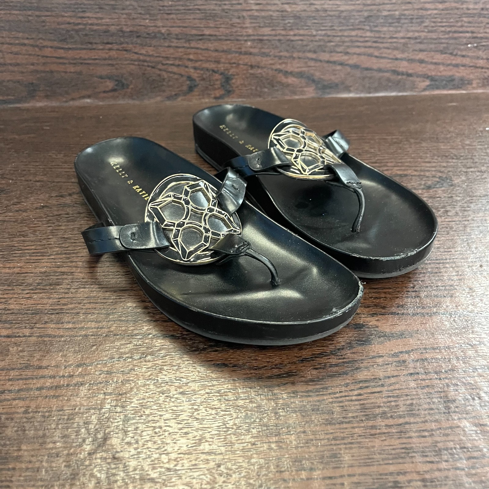 Kelly & Katie Womens Sarine Size 9.5 Black KK-SARINE Thong Medallion Flat Sandal