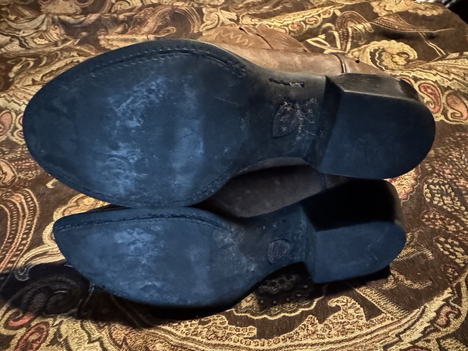 Ariat Heritage R Toe Women’s Size 9 B Worn And Loved. They Are About Worn Out
