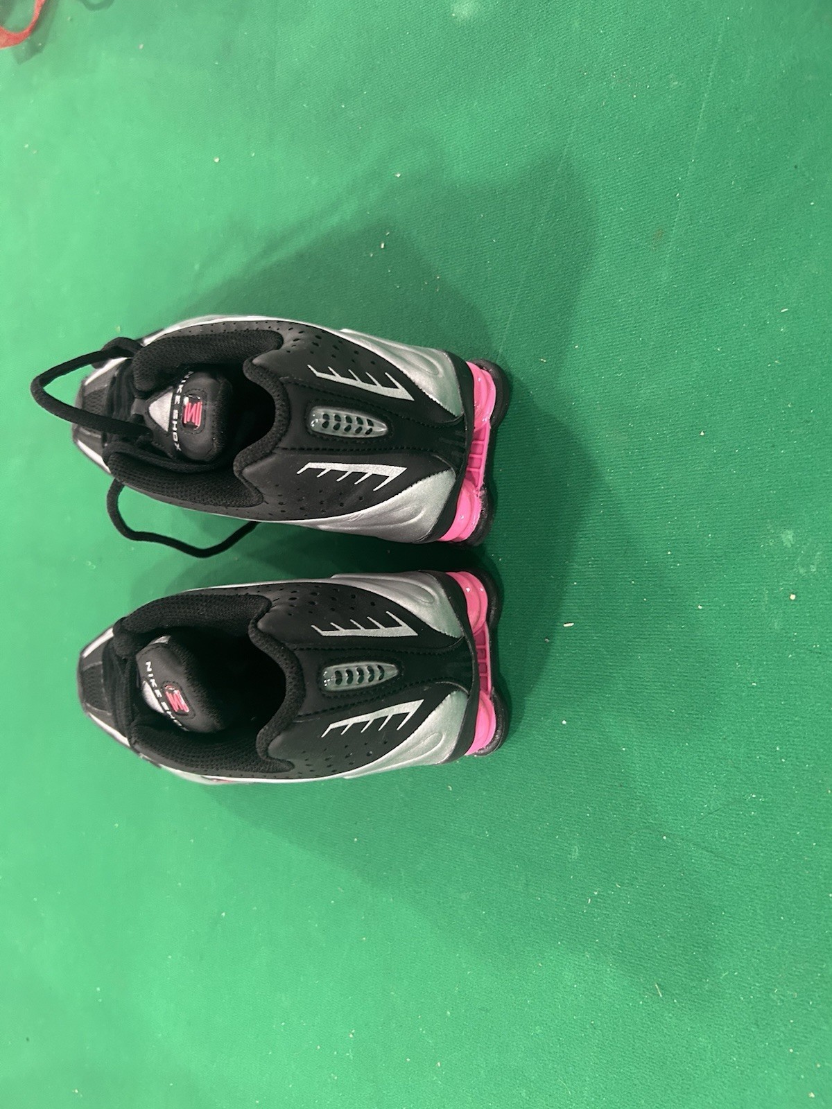 Nike Shox Women’s Low Top Lace-Up Sneakers Black/Silver/Pink Logo Colorblock
