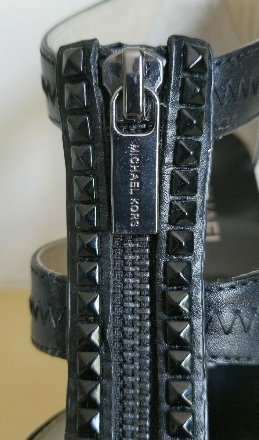 Michael KORS BERKLEY CLASSIC BLACK PYRAMID STUDS LOGO ZIPPER I LOVE SHOES