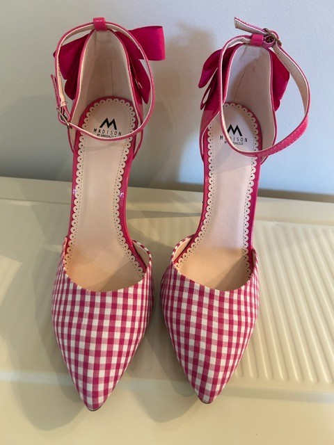 New in Box Shoedazzle Pink High Heels with Ankle Strap and Bow Size 11