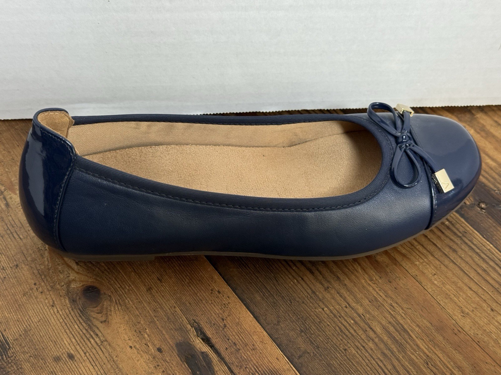 Vionic Minna Ballet Flat Size 7N (W)Blue Leather Slip On Shoe Cap Toe Bow NIB (H