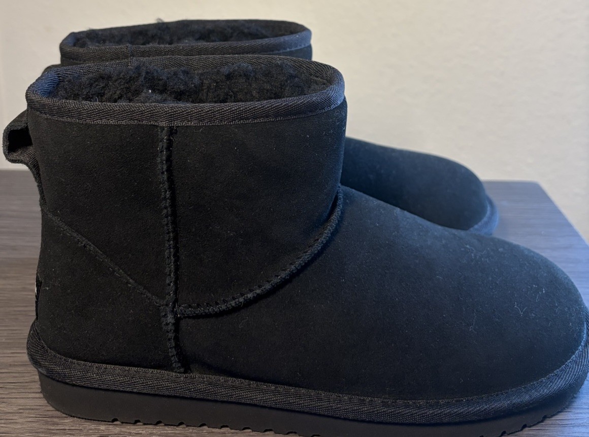Koolaburra by UGG Black Suede Faux Fur Lined Ankle Bootie Women’s US 7
