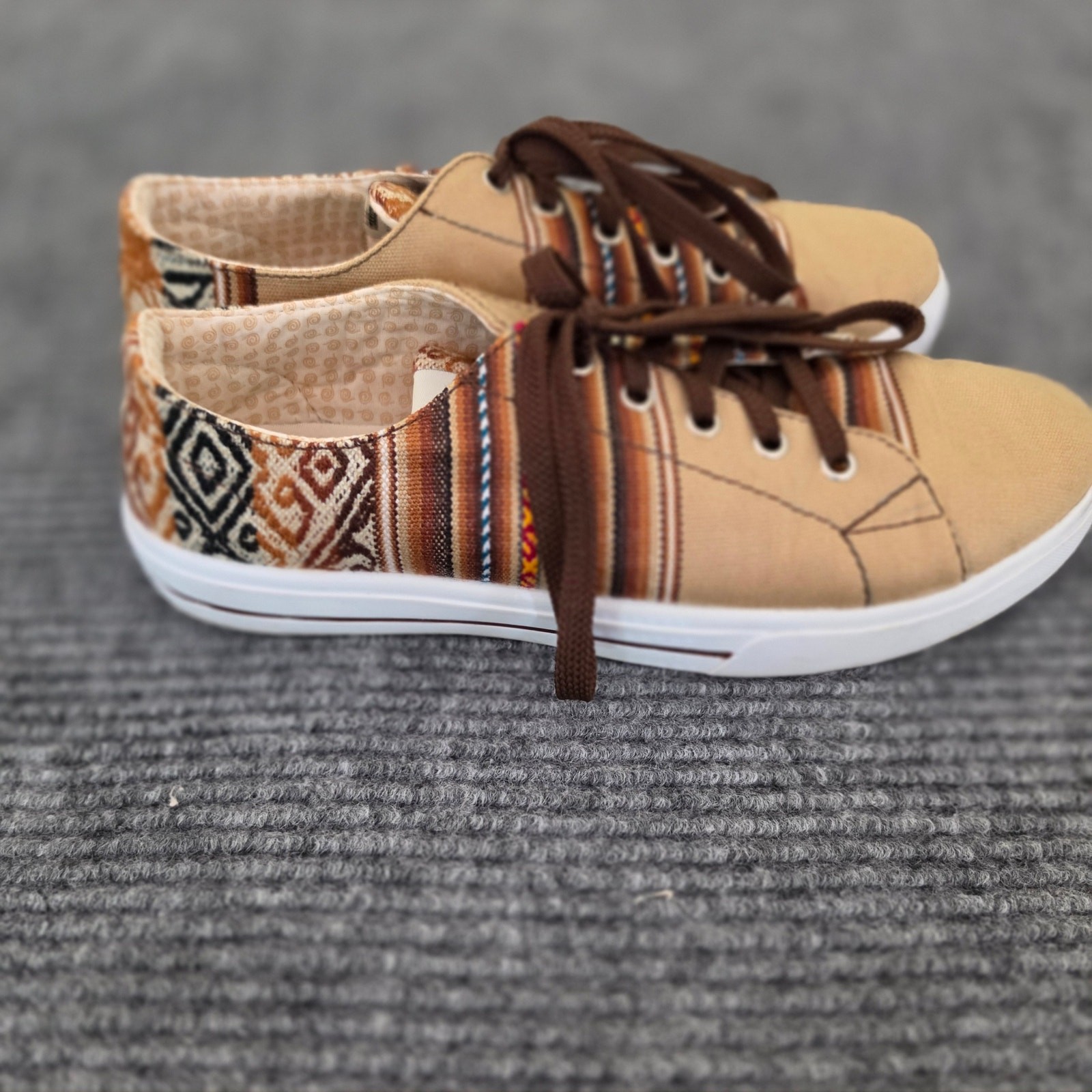 Inkkas Peruvian Low-Top Natural Multicolor Lace-Up Sneakers Women’s 10/Men’s 8