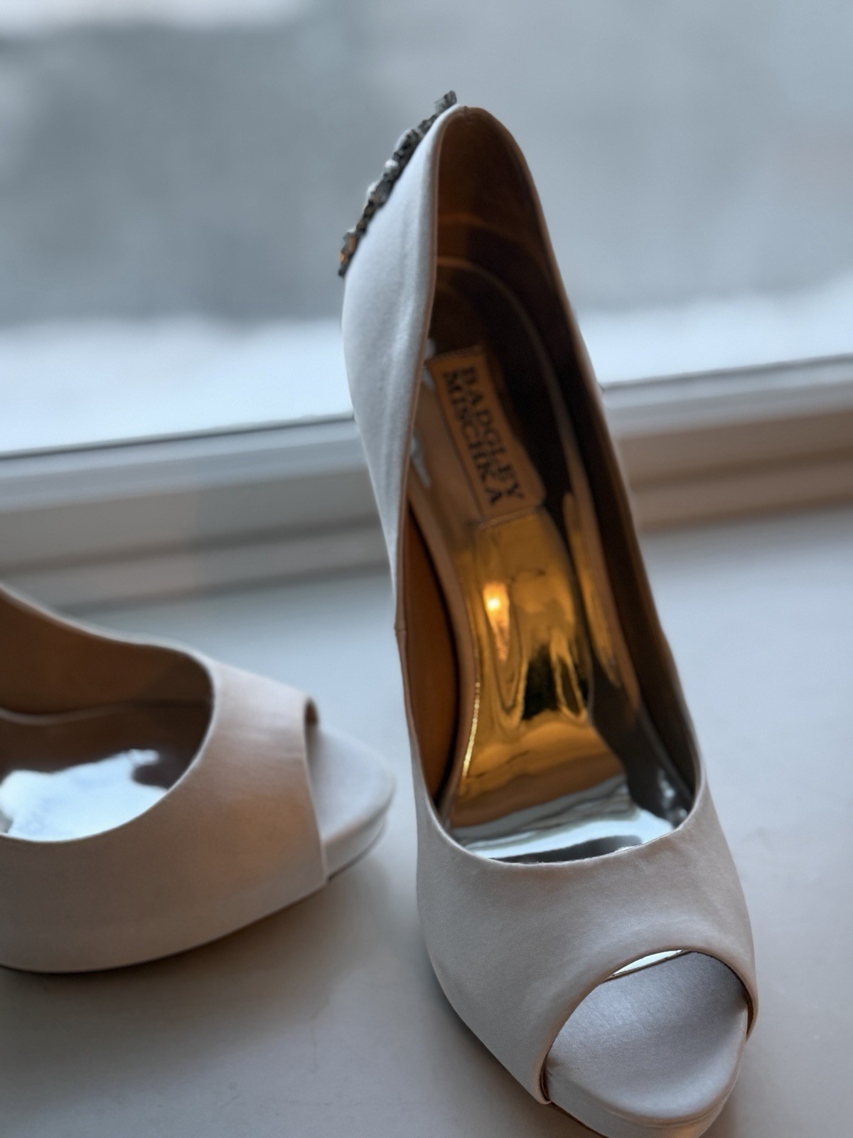 Badgley Mischka Kiara Crystal Back Open Toe White Satin Bridal Heels 8.5 $245
