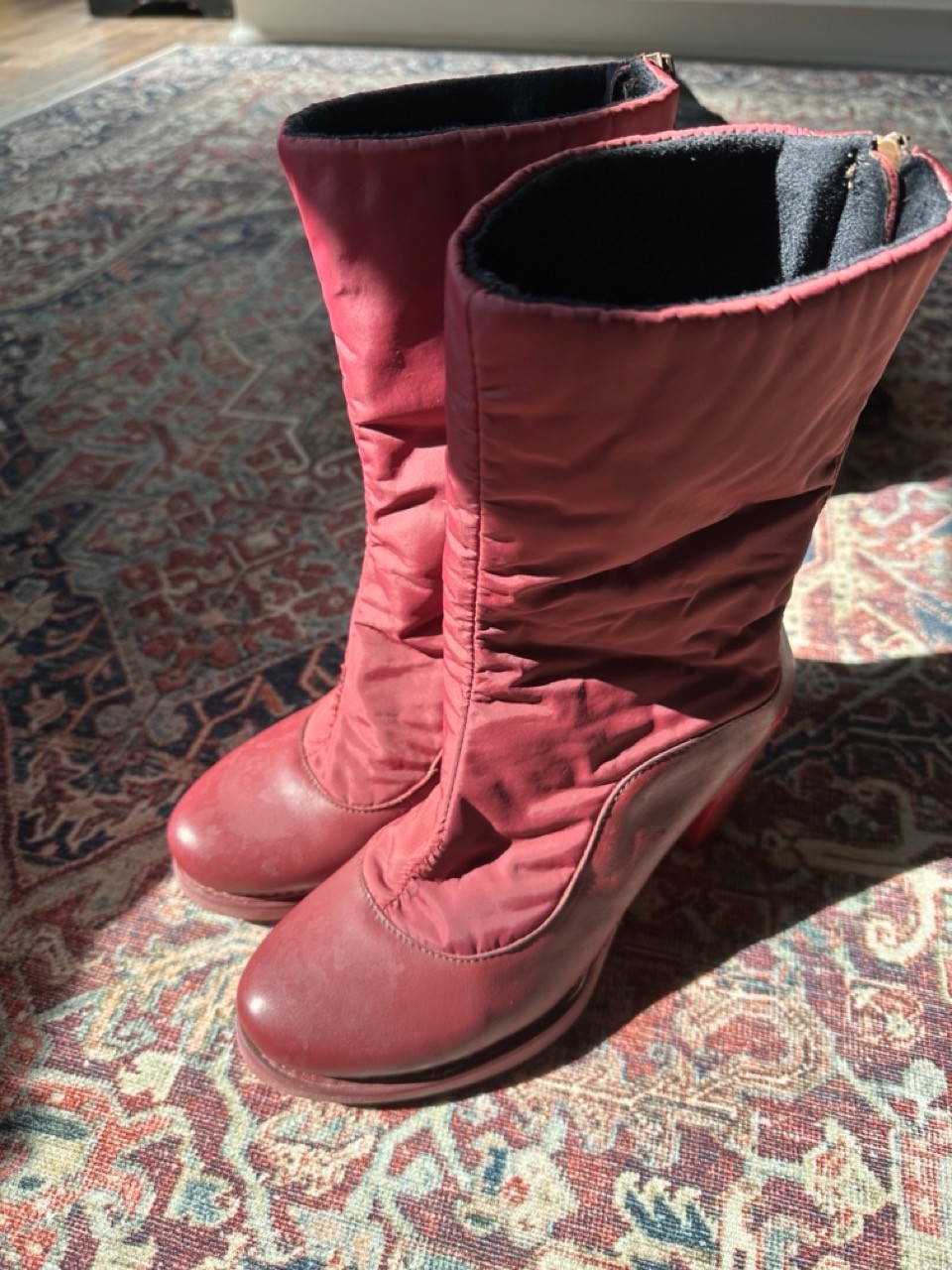 The Art Company * Boots in red waxed nylon, leather, w/rubber soul US 7.5 EU 38