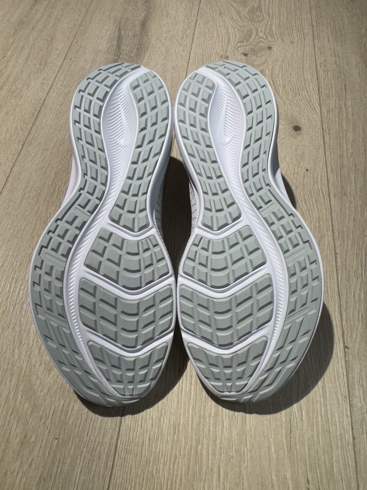 Nike Wmns Downshifter 11 White Metallic Silver US SZ 8.5 CW3413-100