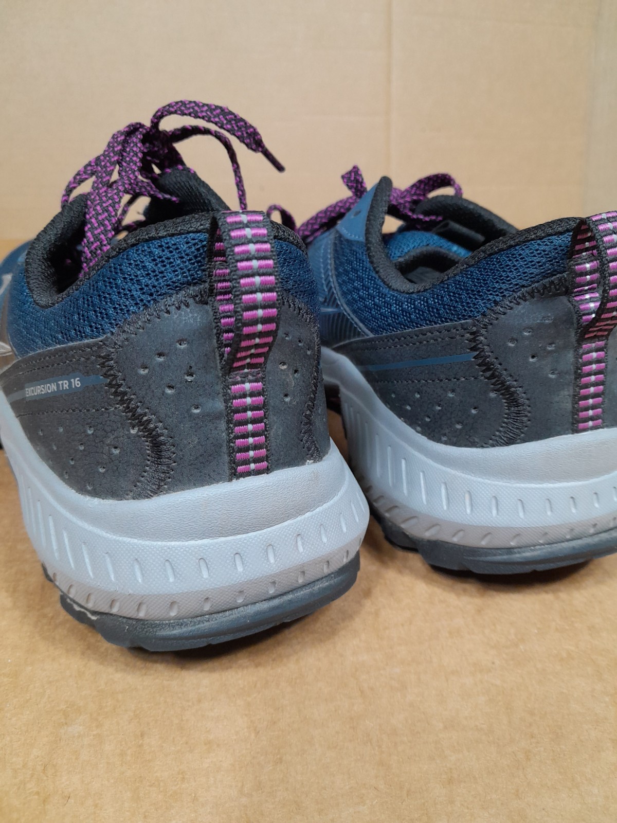 Saucony Excursion Hike Sneaker Women Sz 0.5 Used NO INSOLES