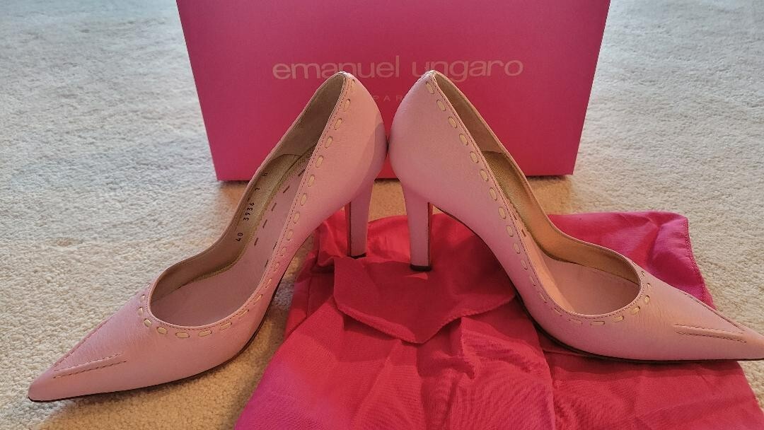 EMANUEL UNGARO PARIS 9cm/ 3.5” heels Light Pink soft leather Pumps – Sz 7M