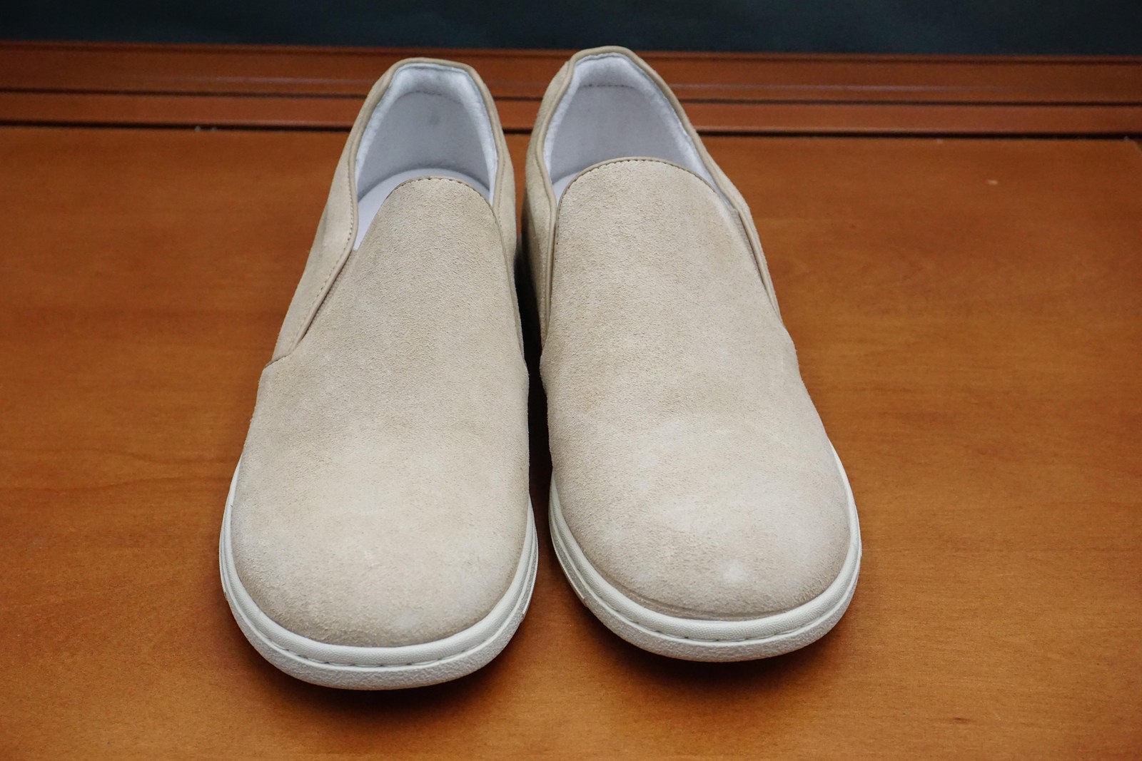 Söfft Sneakers Womens Size 7 US Beige Suede Slip On Casual Lined Cushioned Shoes