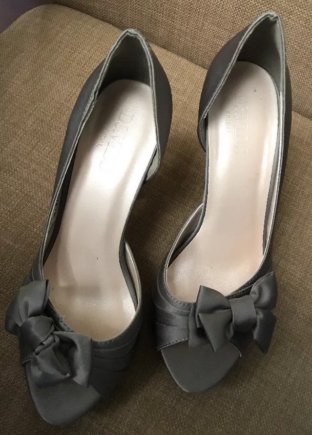 David’s Bridal MARIBELLE Silver Gray PEEP TOE Platform HEELS with Bow Size 6