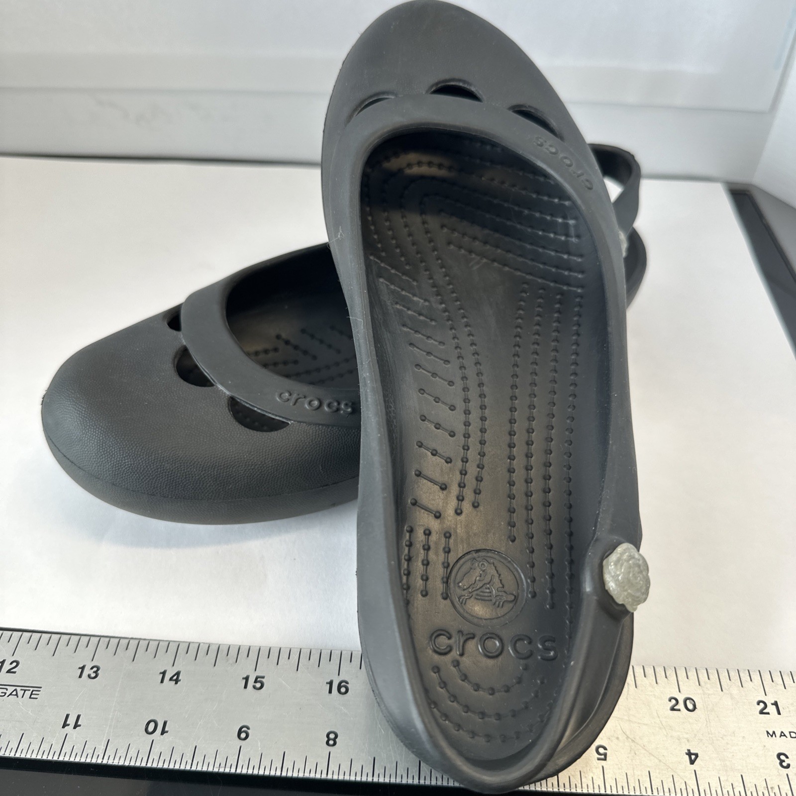 CROCS Jayna Slingback Flat w/ Crystal Charm Women’s 9 Black EUC