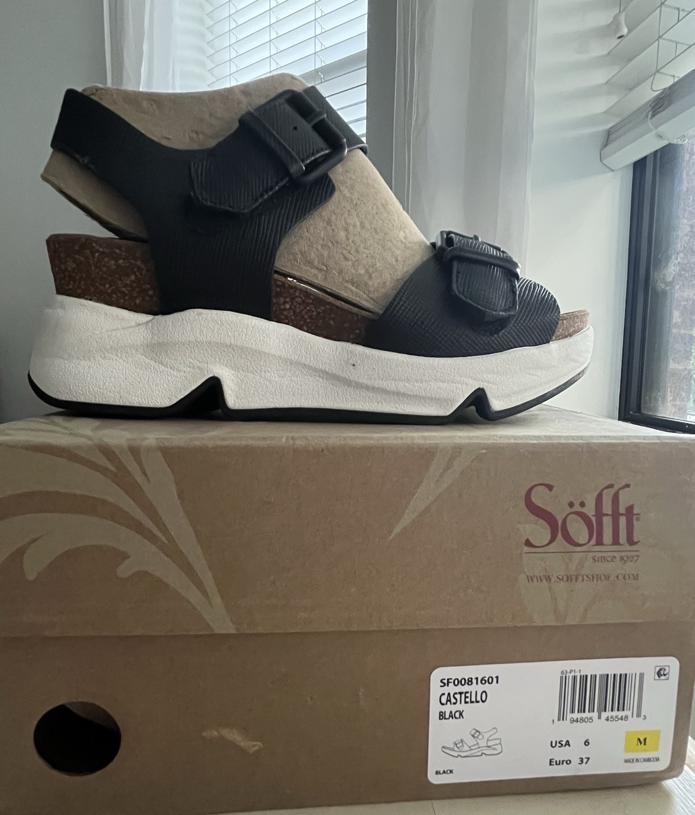 NEW Sofft Castello Women’s Sandal, Black, Size 6 New in box